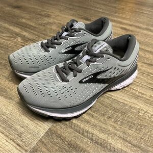Brooks Women’s Ghost 13 Grey/Black/Purple Size 7.5 WIDE (D)